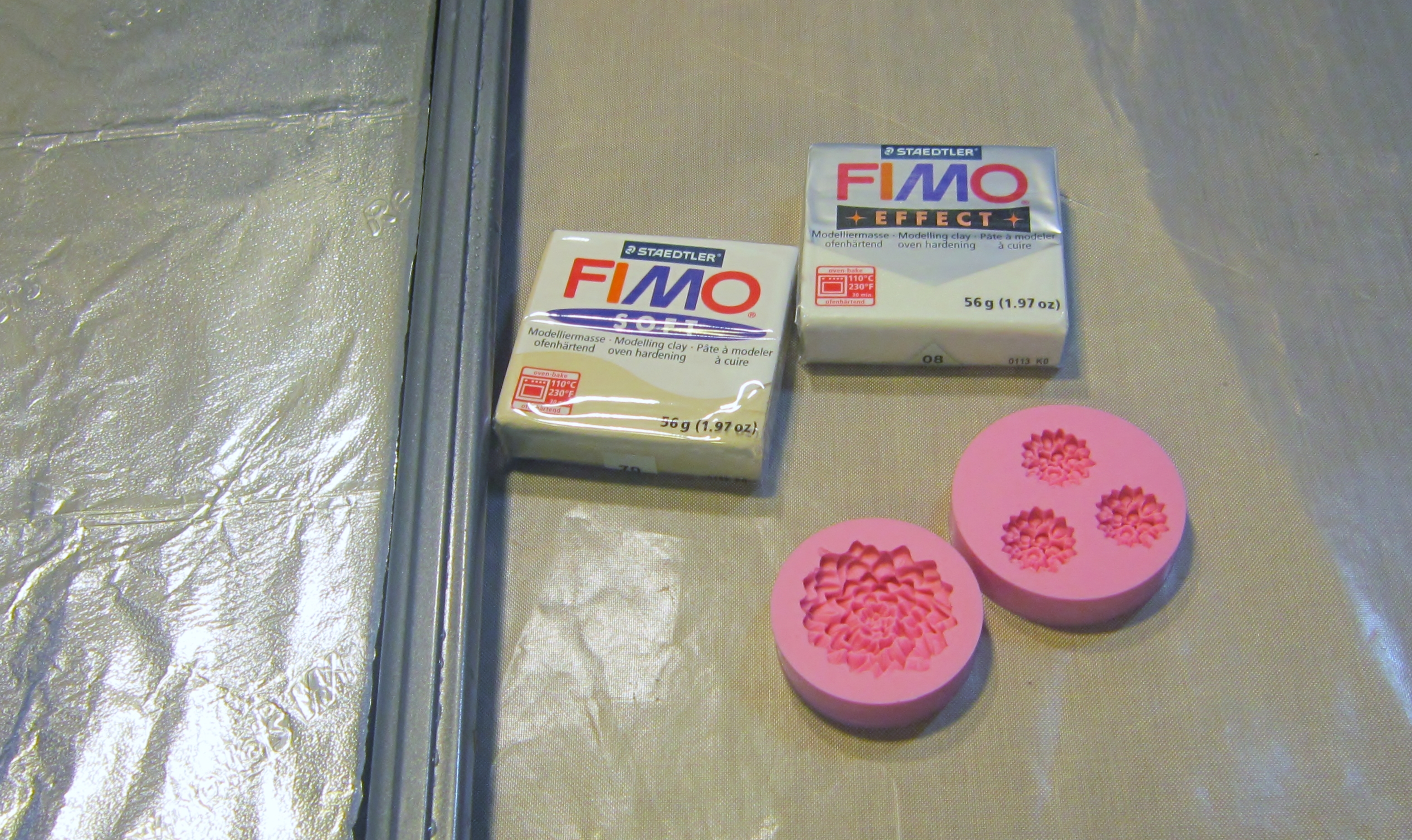 Tutorial: How to make clay flower embellishments using Mold Muse molds 